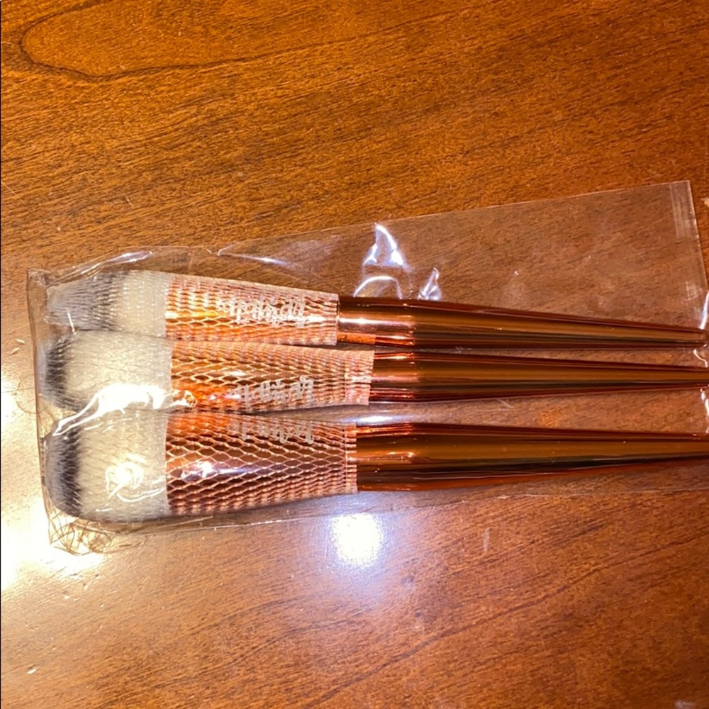 3 BRAND NEW MAKEUP BRUSHES